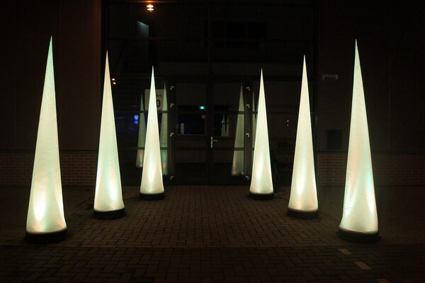 Kaufen sie jetzt airdancer in form eines 2,5m Kegels online bei JB-Hüpfburgen Deutschland. Erhältlich in standardausführungen und in jeder erdenklichen form und farbe