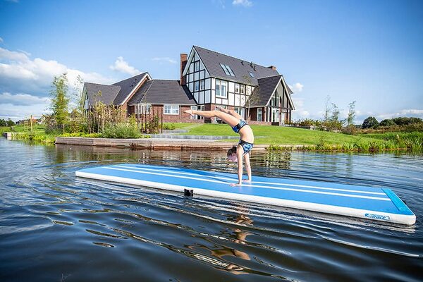 Professionele Airtracks en Opblaasbare Gymmatten voor Thuis Kopen Online bij JB Inflatables. AirTracks in Roze en Blauw