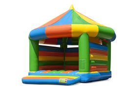 Kaufen sie eine große überdachte karussell-hüpfburg im Standarddesign für kinder. Erhältlich bei JB-Hüpfburgen Deutschland online