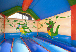 Kaufen sie eine standard-hüpfburg mit einem 3D-krokodilobjekt oben drauf für kinder. Bestellen sie hüpfburgen online bei JB-Hüpfburgen Deutschland