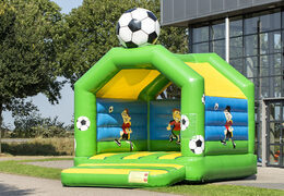Standard-hüpfburg zum Verkauf in auffälligen farben mit einem großen 3D-objekt in form eines fußballs für kinder darauf. Kaufen sie Indoor-hüpfburgen  online bei JB-Hüpfburgen Deutschland