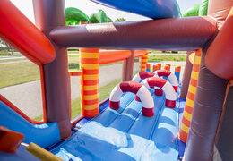 Kaufen sie einen aufblasbaren hindernisparcours mit Hai-Thema mit 7 spielelementen und bunten objekten für kinder. Bestellen sie aufblasbare parcours jetzt online bei JB-Hüpfburgen Deutschland