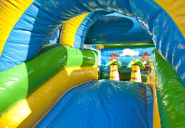 Kaufen sie indoor-multifun-hüpfburg mit rutsche im dschungel-thema mit einem großen 3D-objekt eines gorillas oben drauf für kinder. Bestellen sie aufblasbare hüpfburgen online bei JB-Hüpfburgen Deutschland