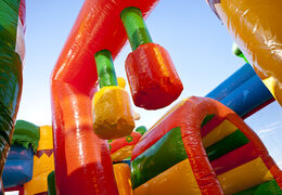 Kaufen sie eine mittelgroße aufblasbare hüpfburg im strandthema mit rutsche für kinder. Bestellen sie aufblasbare hüpfburgen online bei JB-Hüpfburgen Deutschland