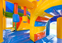 Mittelgroße aufblasbare hüpfburg im clown-stil mit rutsche und säulen auf der sprungfläche, für kinder kaufen. Bestellen sie aufblasbare hüpfburgen online bei JB-Hüpfburgen Deutschland