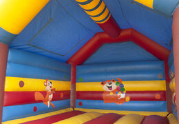 Große super-hüpfburg mit fröhlichen animationen zum thema affen für kinder. Bestellen sie hüpfburgen online bei JB-Hüpfburgen Deutschland