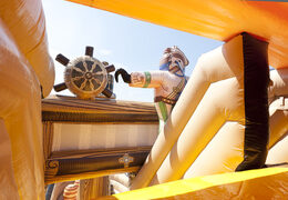 Spektakuläre aufblasbare rutsche in auffälliger piratenschiffform mit coolen 3D-objekten und vollfarbdrucken für kinder. Kaufen sie aufblasbare rutschen jetzt online bei JB-Hüpfburgen Deutschland