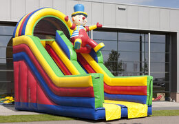 Einzigartige multifunktionsrutsche im clown-design mit planschbecken, beeindruckendem 3D-objekt, frischen farben und den 3D-hindernissen für kinder. Kaufen sie aufblasbare rutschen jetzt online bei JB-Hüpfburgen Deutschland