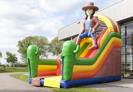 Große aufblasbare multifunktionsrutsche im strandthema mit planschbecken, beeindruckendem 3D-objekt, frischen farben und den 3D-hindernissen für kinder. Bestellen sie aufblasbare Rutschen jetzt online bei JB-Hüpfburgen Deutschland