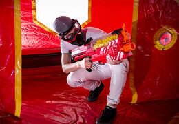 Opblaasbare arena voor interactieve games bestellenBestellen Sie eine aufblasbare Arena für interaktive Spiele