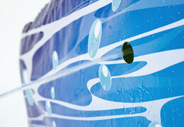 Einzigartiges aufblasbares IPS splash wall unterwasserthema - detail mit einem wasserstrahl an der Spitze für jung und alt. Kaufen sie aufblasbare IPS splash walls jetzt online bei JB-Hüpfburgen Deutschland