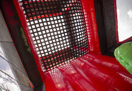 Bestellen sie einen aufblasbaren 40 meter langen rot-schwarzen mega-alligator-hindernisparcours. Kaufen sie aufblasbare parcours jetzt online bei JB-Hüpfburgen Deutschland