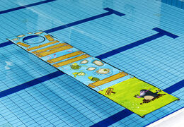 Kaufen sie eine Überlebensmatte mit loch für kinder in verschiedenen größen und farben. Bestellen sie aufblasbare wasserattraktionen jetzt online bei JB-Hüpfburgen Deutschland