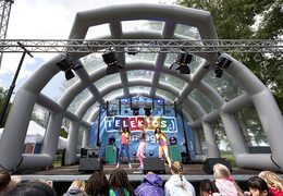 Mobiel podium op maat Telekids