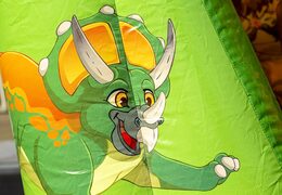 Hüpfburg klein grün aufblasbar mit hindernissäule im dinosaurier-design bei JB-Hüpfburgen Deutschland online kaufen