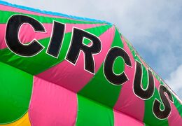 Kaufen sie eine große aufblasbare indoor-bällebad-hüpfburg im zirkus-thema. Bestellen sie hüpfburgen online bei JB-Hüpfburgen Deutschland