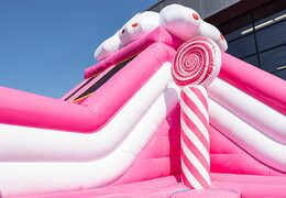 Aufblasbare hüpfburg im candyland-stil mit rutschen und lustig bedruckten Hindernissen für kinder. Kaufen sie hüpfburgen online bei JB-Hüpfburgen Deutschland