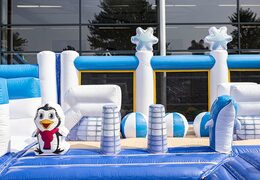 Kaufen sie die aufblasbare hüpfburg „frozen“ mit mehreren rutschen und allen möglichen lustigen hindernissen mit „frozen“-drucken für kinder. Bestellen sie hüpfburgen online bei JB-Hüpfburgen Deutschland