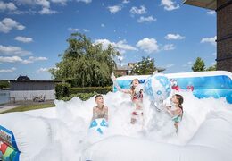 Bestellen sie große aufblasbare open bubble boarding park hüpfburg mit schaumstoff im seaworld-thema für kinder. Kaufen sie eine aufblasbare hüpfburgen online bei JB-Hüpfburgen Deutschland