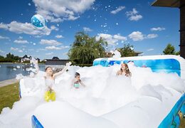 Bestellen sie einen bubble park mit einem schaumkran im meereswelt-design für kinder. Kaufen sie aufblasbare hüpfburgen online bei JB-Hüpfburgen Deutschland