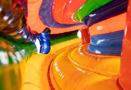 Aufblasbarer kriechtunnel im zirkusstil mit hindernissen, kletterrampe und rutsche für kinder. Kaufen sie hüpfburgen online bei JB-Hüpfburgen Deutschland