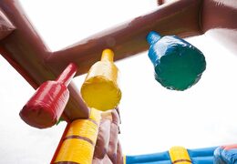 Kaufen sie aufblasbares multiplay-piratenboot für den innenbereich mit rutsche und 3D-objekten für kinder. Bestellen sie hüpfburgen online bei JB-Hüpfburgen Deutschland