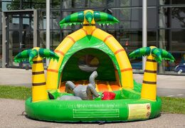 Playzone hüpfburg im dschungel-design mit plastikkugeln bestellen und 3D-objekten für kinder kaufen. Bestellen sie hüpfburgen online bei JB-Hüpfburgen Deutschland
