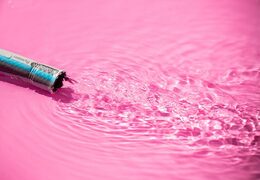 Bestellen sie bei JB-Hüpfburgen Deutschland einen aufblasbaren flamingo-hüpfburg mit spritzwasserrutsche für kinder. Kaufen sie aufblasbare hüpfburgen online bei JB-Hüpfburgen Deutschland