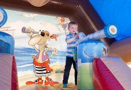 Bestellen sie schießkombi piraten-hüpfburg überdacht, mit ballerspiel und rutsche für kinder. Kaufen sie aufblasbare hüpfburgen online bei JB-Hüpfburgen Deutschland