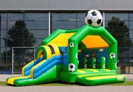 Bestellen sie überdachte multifun-hüpfburg mit rutsche zum thema fußball mit 3D-objekt oben für kleine und größere kinder. Kaufen sie aufblasbare hüpfburgen online bei JB-Hüpfburgen Deutschland