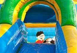 Kaufen sie eine aufblasbare überdachte hüpfburg mit einem 3D-fußballobjekt auf dem dach bei JB-Hüpfburgen Deutschland. Bestellen sie hüpfburgen online bei JB-Hüpfburgen Deutschland