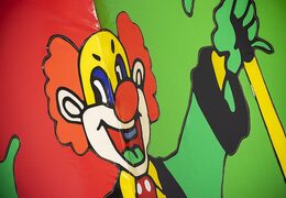 Perfekte aufblasbare rutsche im clown-thema mit 3D-objekten für kinder. Kaufen sie aufblasbare rutschen jetzt online bei JB-Hüpfburgen Deutschland