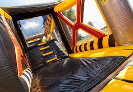 Mega-Voltage-Sturmparcours bei JB Inflatables