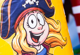 Aufblasbare Hüpfburg mit Rutsche und Spielobjekt zu verkaufen