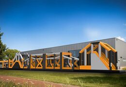 Mega-Hüpfburg mit Hindernissen