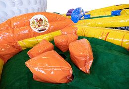 Hüpfburg im Golfpark-Format bei JB Inflatables