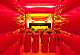 Hindernisse auf Hüpfburg-Hindernisparcours