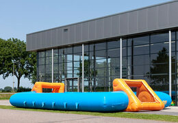 Holen Sie sich jetzt online den blau-orangefarbenen aufblasbaren Tischfußball mit einzigartigem Einstiegs-Schiebesystem. Bestellen Sie aufblasbaren Tischfußball bei JB Inflatables Niederlande