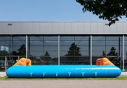 Kaufen Sie blau-orangefarbenen aufblasbaren Tischfußball mit einzigartigem Einstiegsrutschensystem für Kinder. Bestellen Sie jetzt aufblasbaren Tischfußball online bei JB Inflatables Niederlande