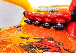 Körbe auf aufblasbarem Sportspiel