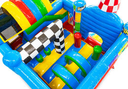 Innenansicht der Multiplay-Hüpfburg im Comic-Thema mit Bögen und Säulen