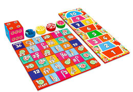 Buntes Spielset vorne von Softplay im Candy-Thema
