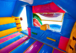 Innenansicht des Bounce Castle Double Slide Combo in Blau, Gelb und Lila bei JB