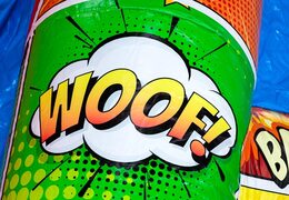 Aufblasbare A-frame Super Comic Hüpfburg im Comic-Thema, ideal für Veranstaltungen und Feiern