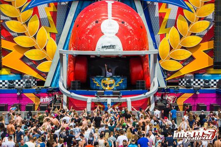 Opblaasbaar podium Intents festival