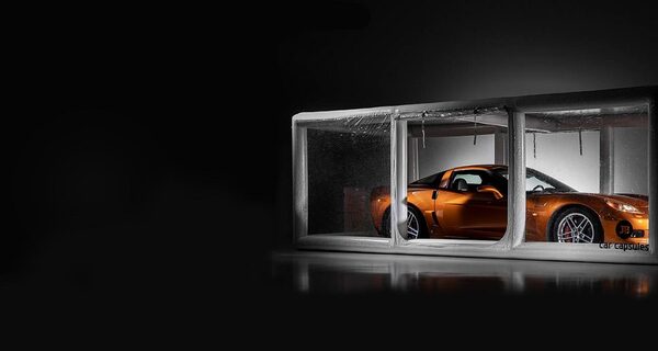 Autokapselbanner mit Auto in Kapsel