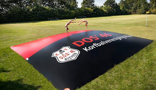 Kaufen sie maßgeschneiderte aufblasbare luftberg im vereinsthema. Bestellen sie aufblasbare luftberge jetzt online bei JB-Hüpfburgen Deutschland