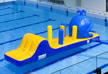 Whale run aufblasbarer hindernisparcours mit lustigen 3D-hindernissen für jung und alt. Bestellen sie aufblasbare hindernisparcours jetzt online bei JB-Hüpfburgen Deutschland