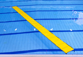 Kaufen sie eine wasserlaufmatte für kinder in verschiedenen größen und farben. Bestellen sie aufblasbare wasserattraktionen jetzt online bei JB-Hüpfburgen Deutschland