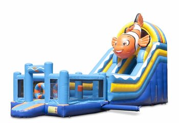 Multifunktionale aufblasbare Rutsche im clownfisch-design mit planschbecken, beeindruckendem 3D-objekt, frischen farben und den 3D-hindernissen für kinder. Kaufen sie aufblasbare rutschen jetzt online bei JB-Hüpfburgen Deutschland